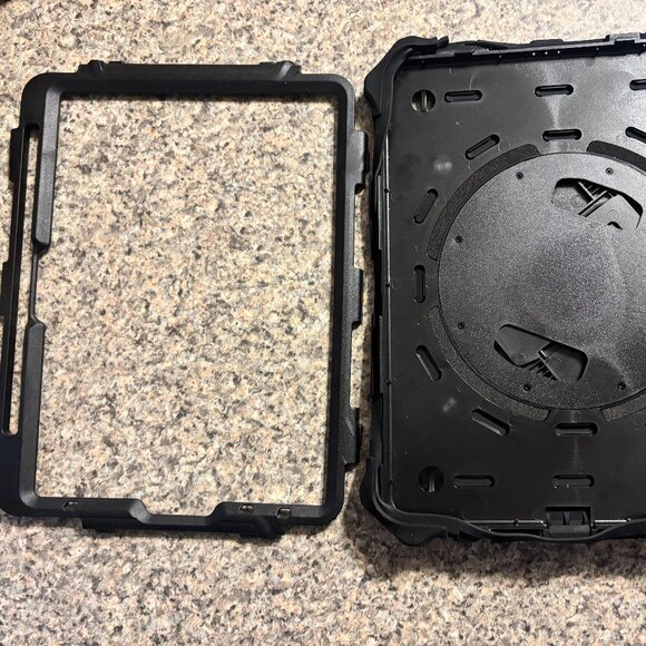 Ipad tablet Shockproof Case with handstrap - Picture 2 of 2